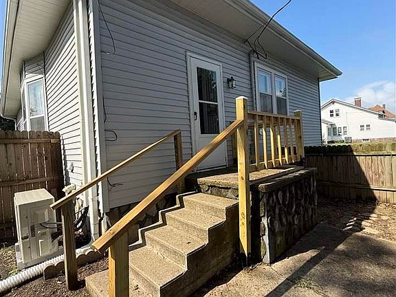 2nd image of 220 Indiana St