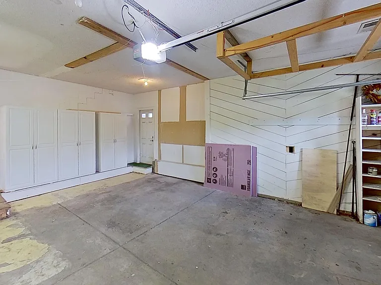 2-car Attached garage