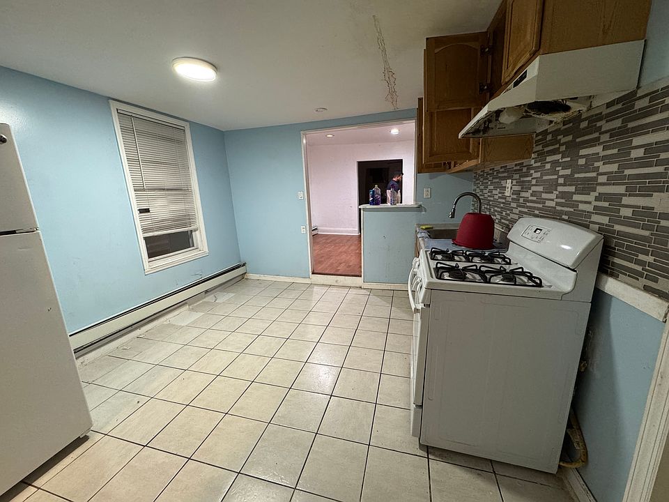 1st image of 137 Paterson Ave Floor 2