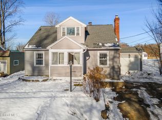 27 Plank Rd, Troy, NY 12182
