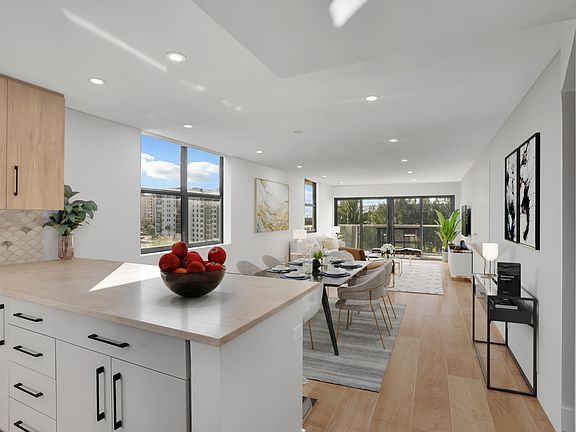 2nd image of 1401 N Riverside Drive #501