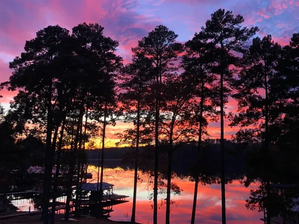 1736 Peninsula Dr, Scottsboro, AL 35769