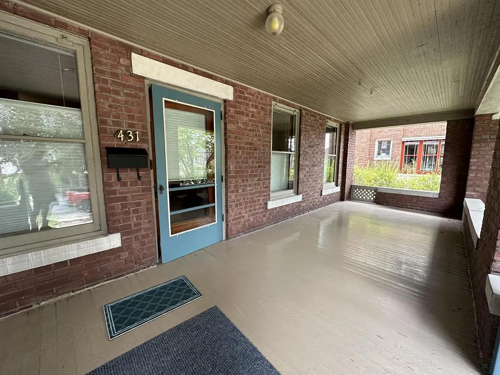 431 N Cherry St — Photo 4