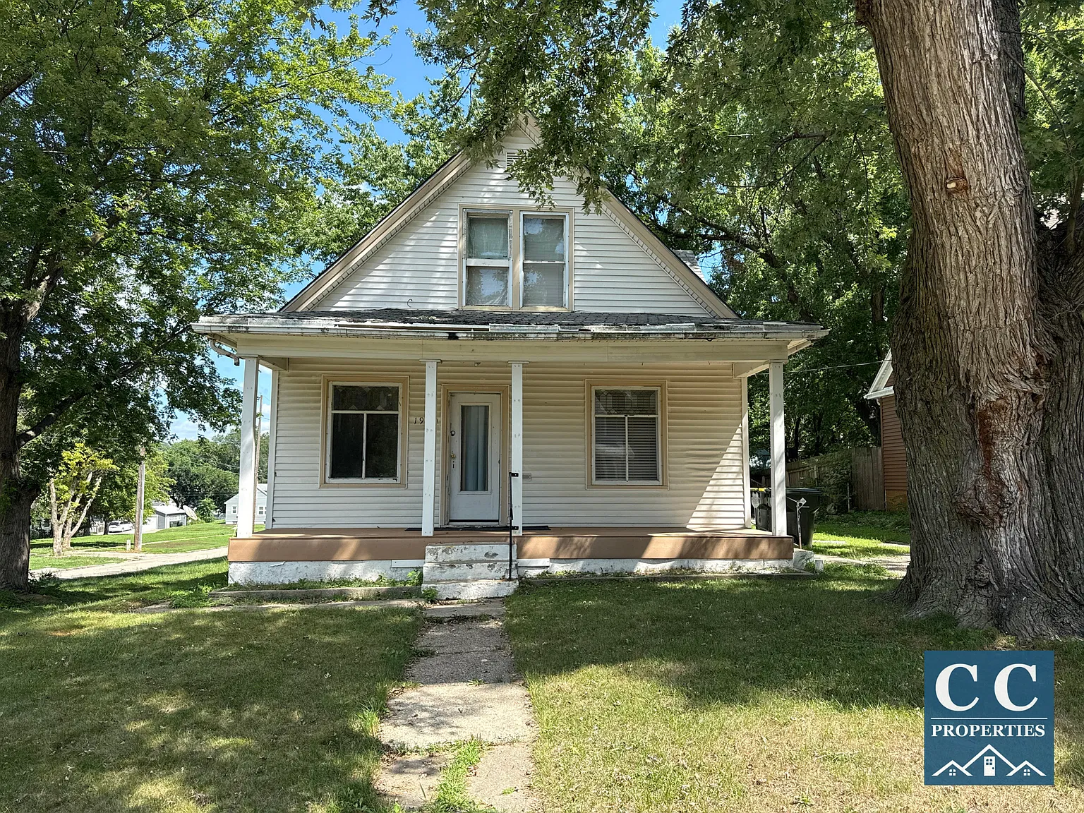 3 bed, $1,350 — Photo 1