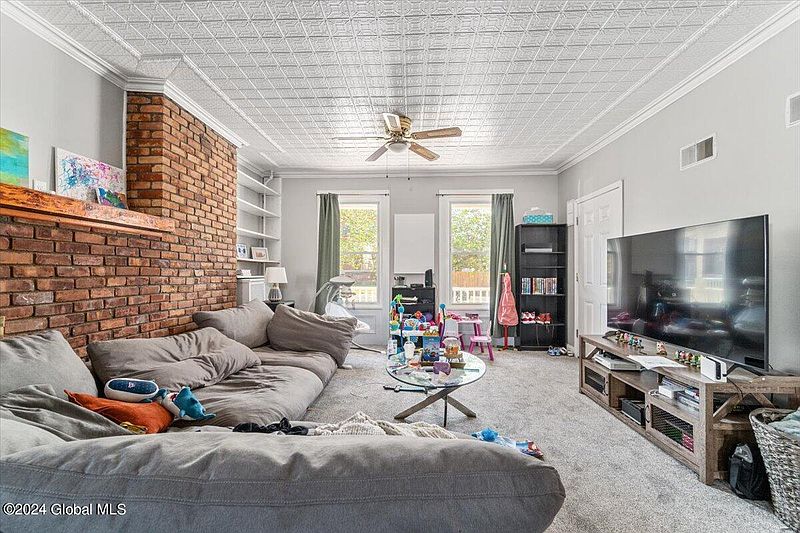 5th image of 137 Hudson Avenue