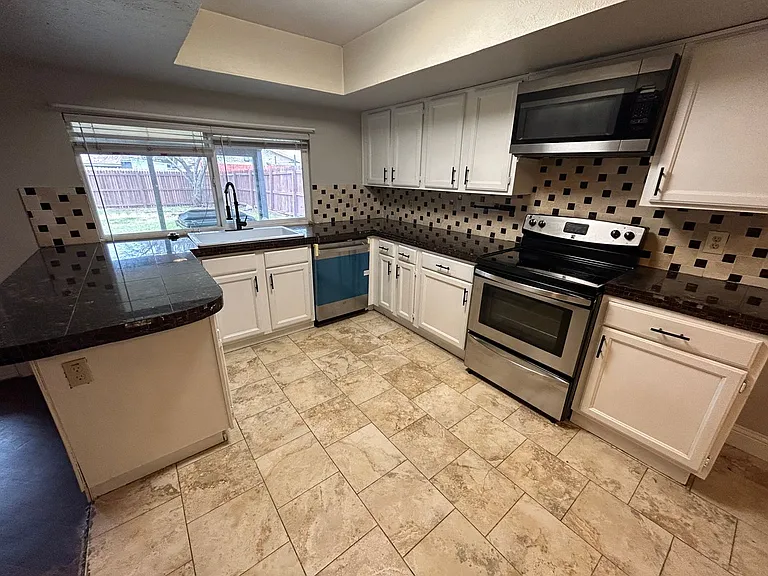 2809 Dove Meadow Dr — Photo 17