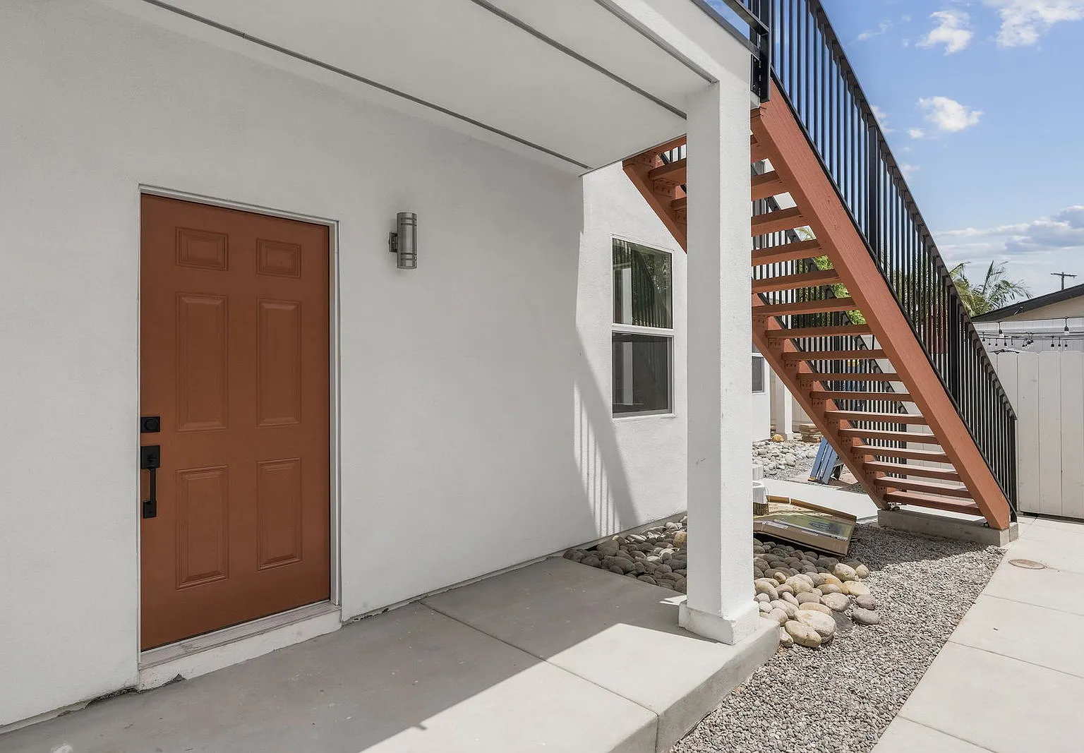 3 bed, 3.0 bath, 922 sqft, $4,500 — Photo 2