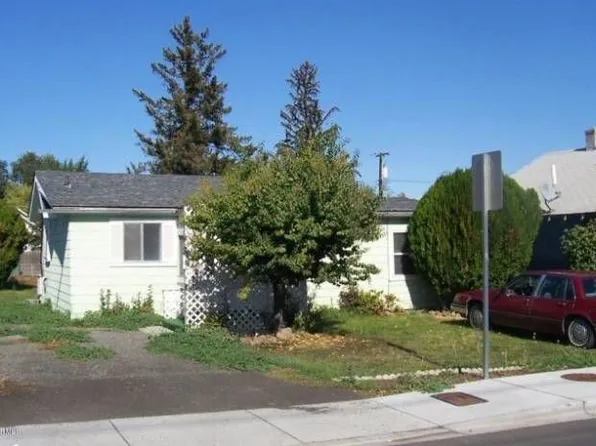 123 E Fremont Ave, Selah, WA 98942