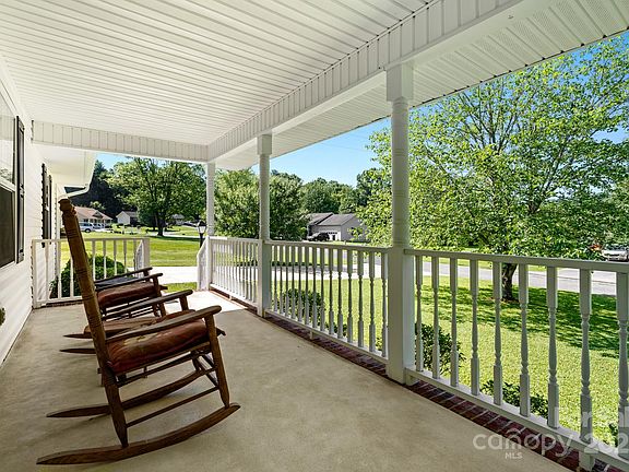 2nd image of 32 Meadow Dr