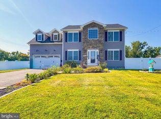125 Nursery Ave, Levittown, PA 19057