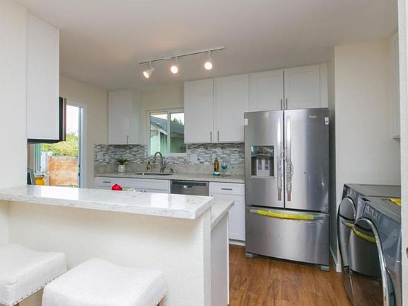 Kitchen/Washer/Dryer