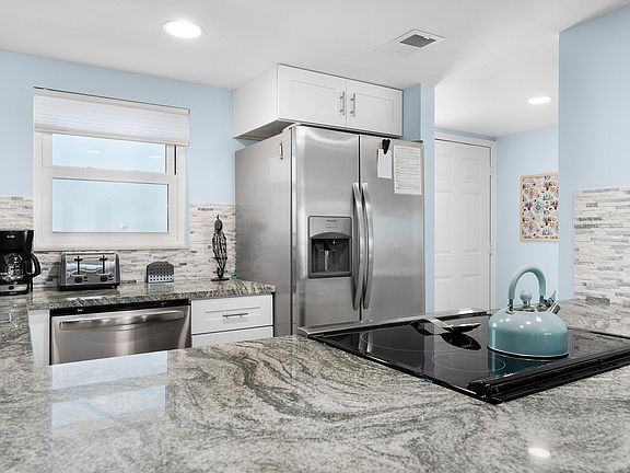 5th image of 770 Sundial Ct Unit 702
