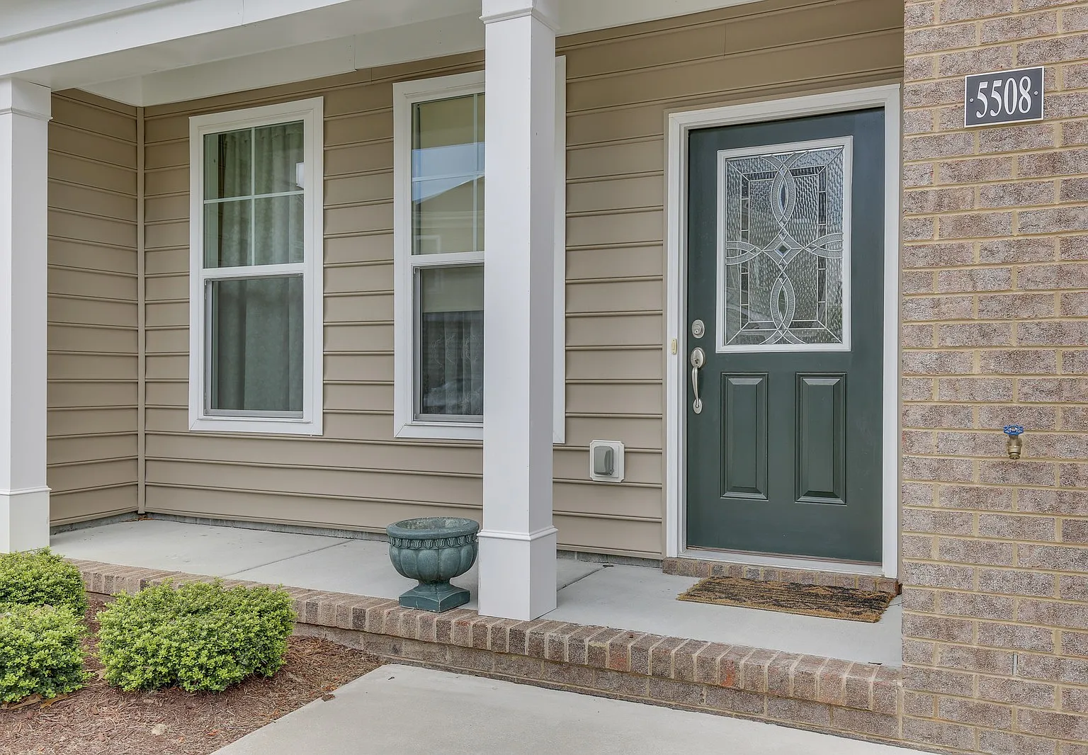 Stunning VB Townhome Style Condo — Photo 4