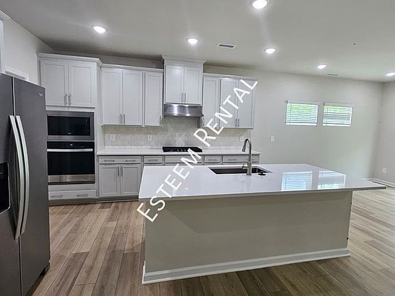 3rd image of 324 Karlov Rd