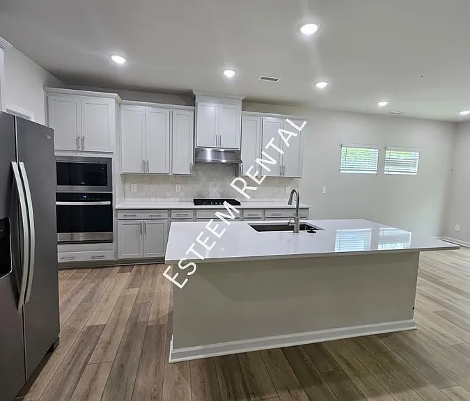 324 Karlov Rd — Photo 3