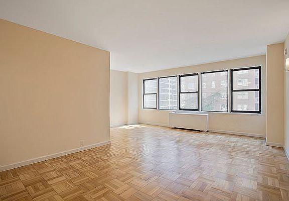 3rd image of 355 E 72nd St #5G