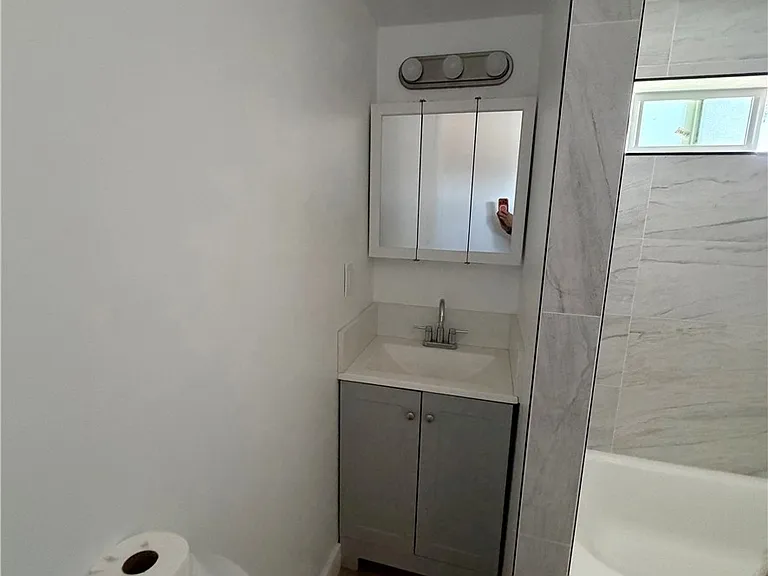 5439 Greenbrier Dr — Photo 8