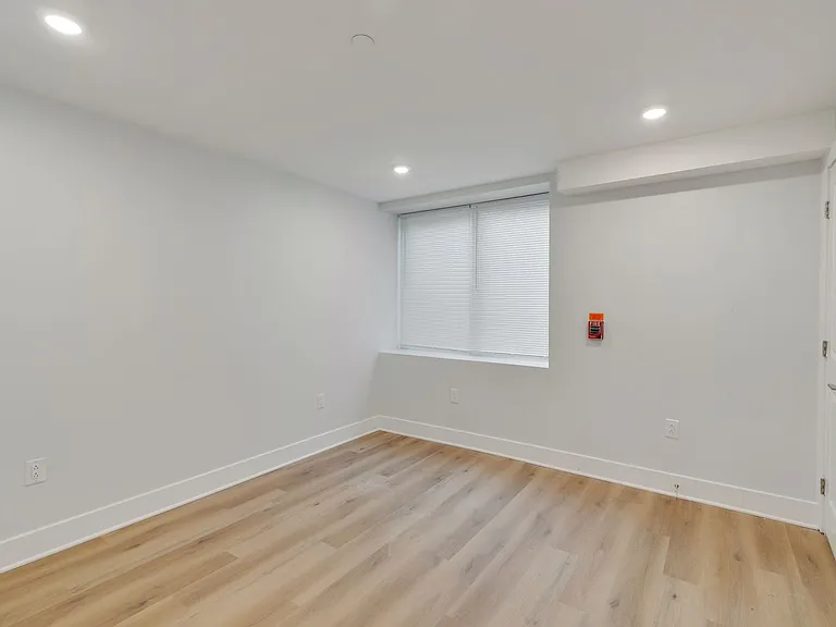 1723 Memorial Ave — Photo 9