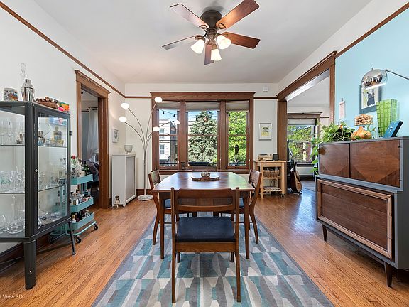 2nd image of 2055 W Byron St #2W