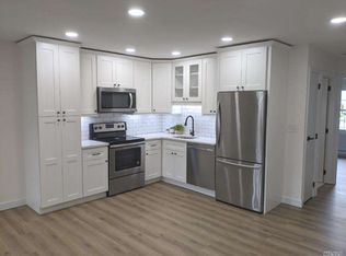 166 Ventry Ct UNIT D, Ridge, NY 11961