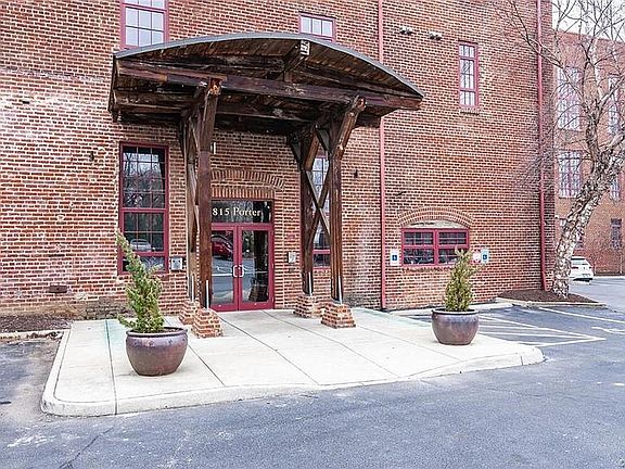 2nd image of 815 Porter St APT 202