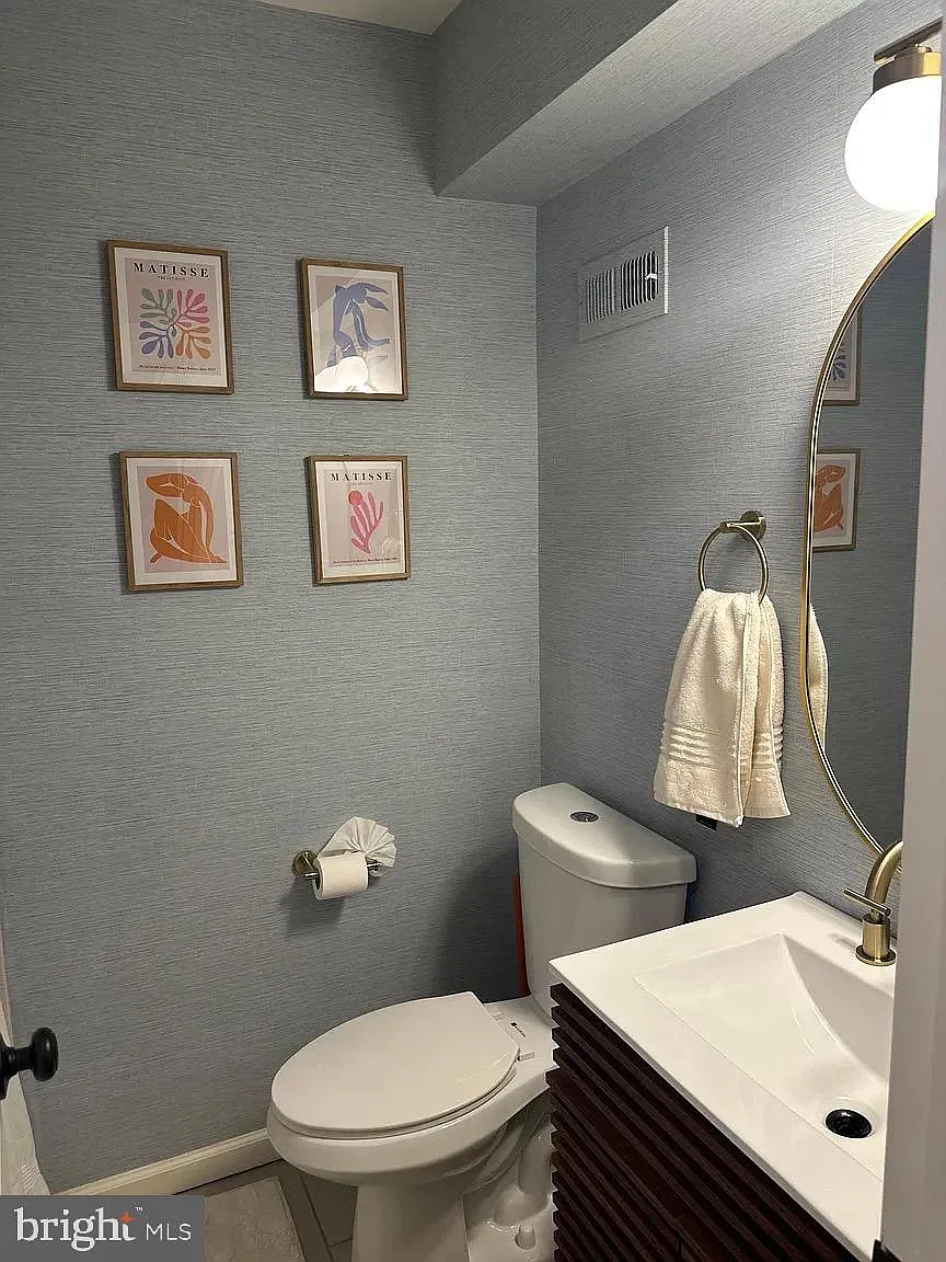 4 bed, 3.0 bath, 1998 sqft, $3,800 — Photo 2