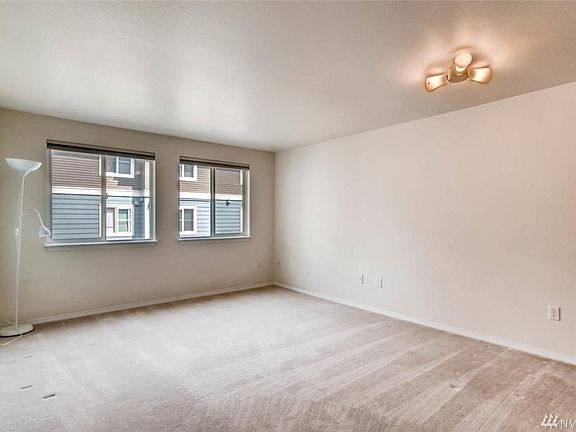 5th image of 300 10th Ave Unit A304