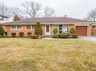 16W337 95th Pl, Burr Ridge, IL 60527