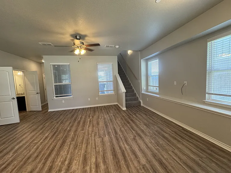 720 Westfield Blvd — Photo 3