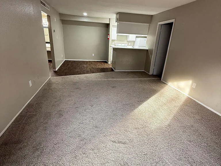 Wesley Gardens Apartments — Photo 8