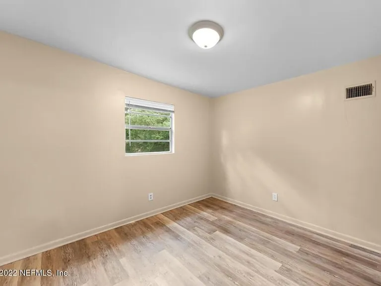 2962 W 16th St — Photo 15