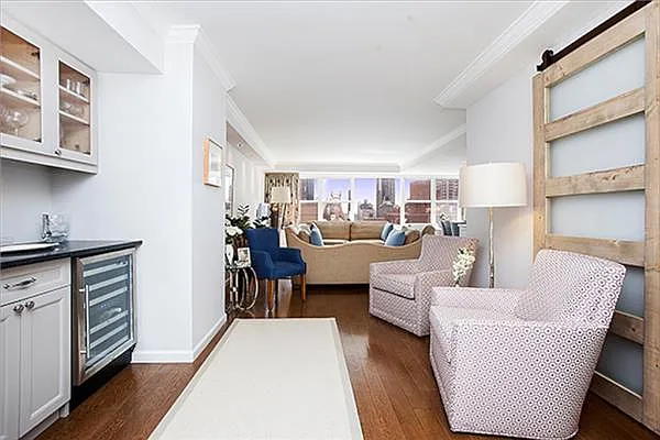 Sold by R New York | media 13