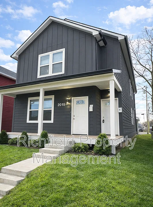 2015 E Maryland St