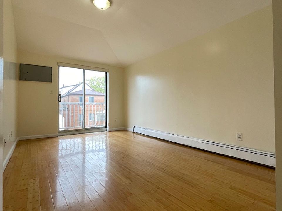 1st image of 13416 58th Ave Floor 3