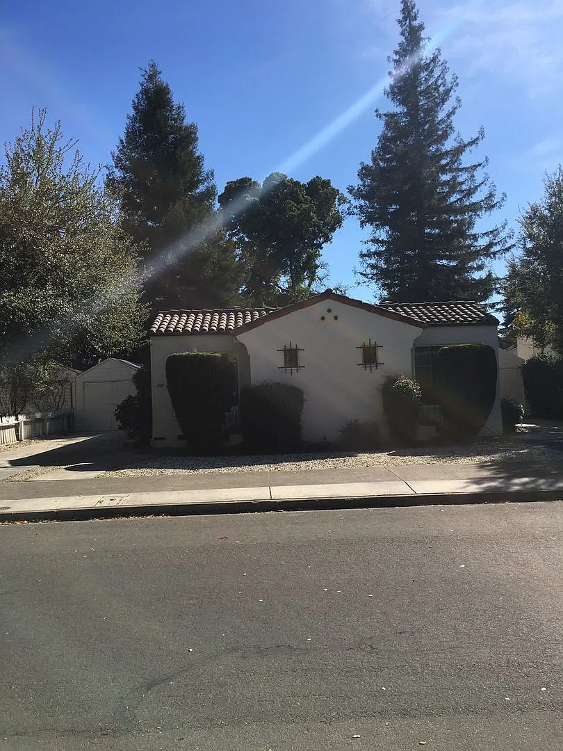 324 Lincoln Street — Photo 1
