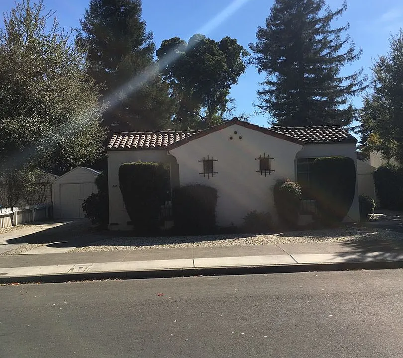 324 Lincoln Street