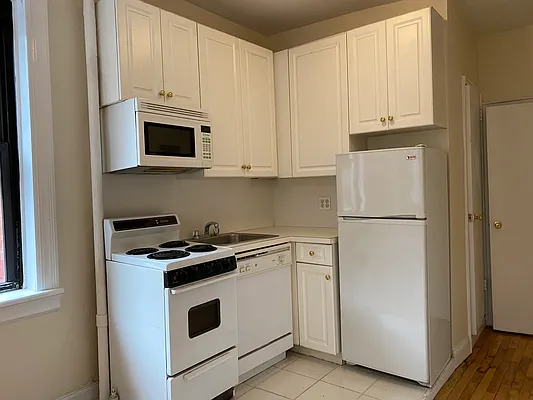 Rented by Bauman Realty Group | media 2