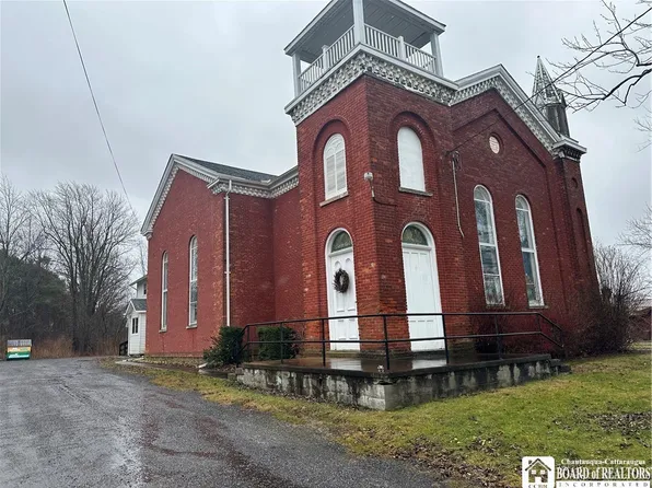 5309 Royalton Center Rd, Middleport, NY 14105