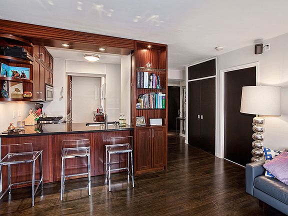 5th image of 250 E 40th St APT 18F