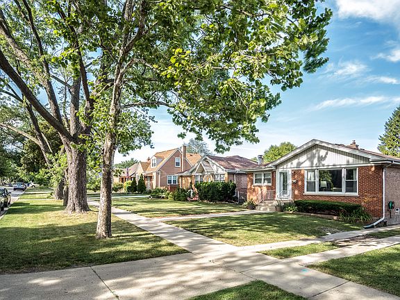 3rd image of 8309 N Oriole Ave