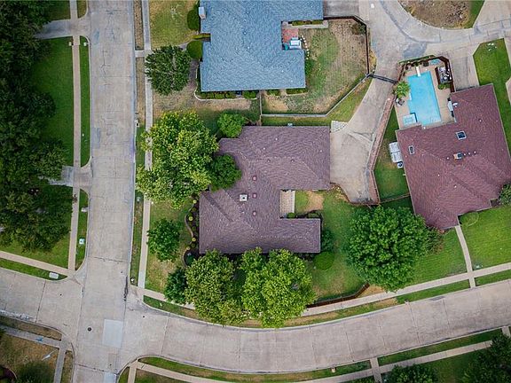 3rd image of 3202 Foxcreek Dr
