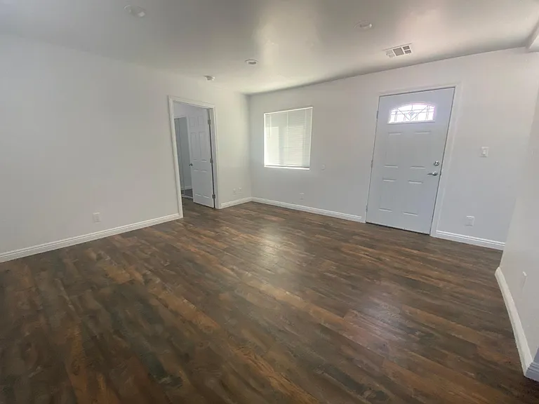 12411 Telfair Ave — Photo 8