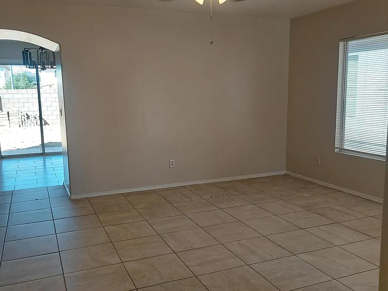 11922 N Olive St — Photo 3