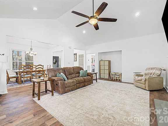5th image of 625 Britt Ln