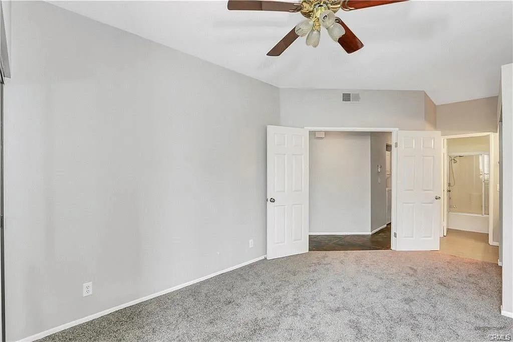 2 bed, 1013 sqft, $3,300 — Photo 4