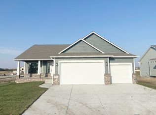9982 Jasmine Dr, Manhattan, KS 66502