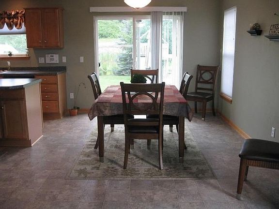 5th image of 131 Jersey Cir