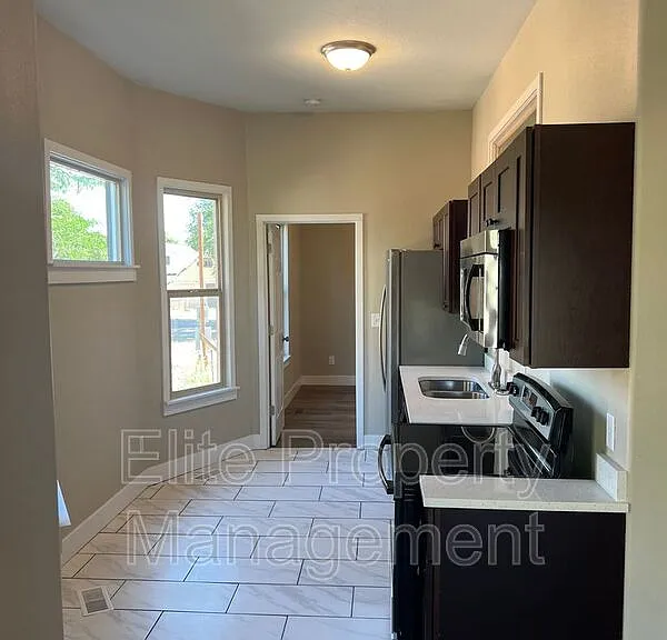 713 W Abriendo Ave #A — Photo 5