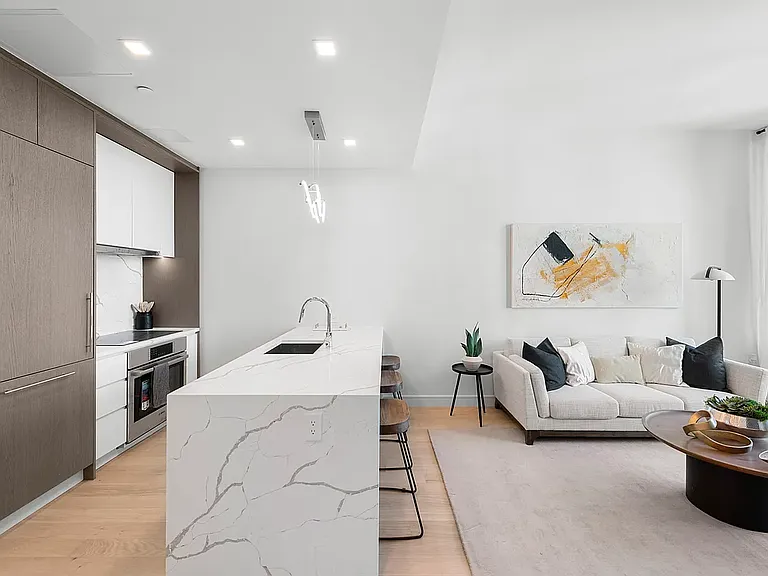 45-30 Pearson St #4B — Photo 1