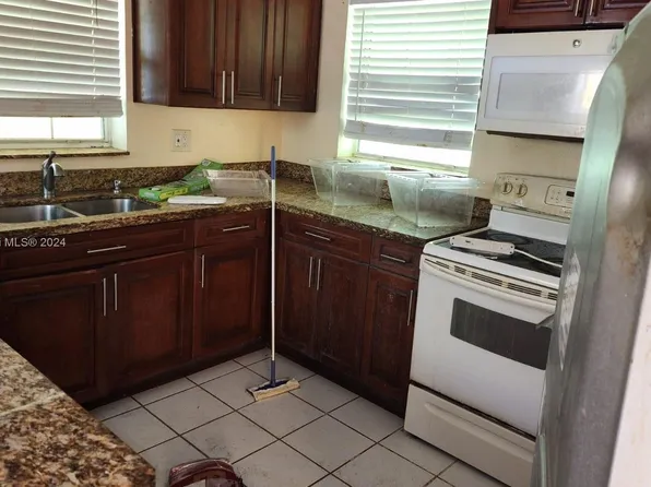 621 NE 14th St, Homestead, FL 33030